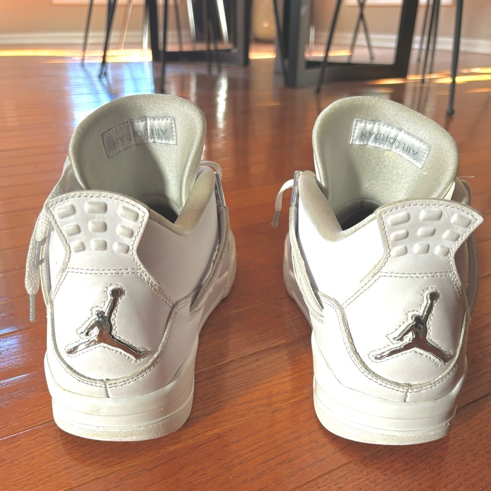 Men’s Air Jordan 4 Retro Shoes. White. Size 9. EUC.